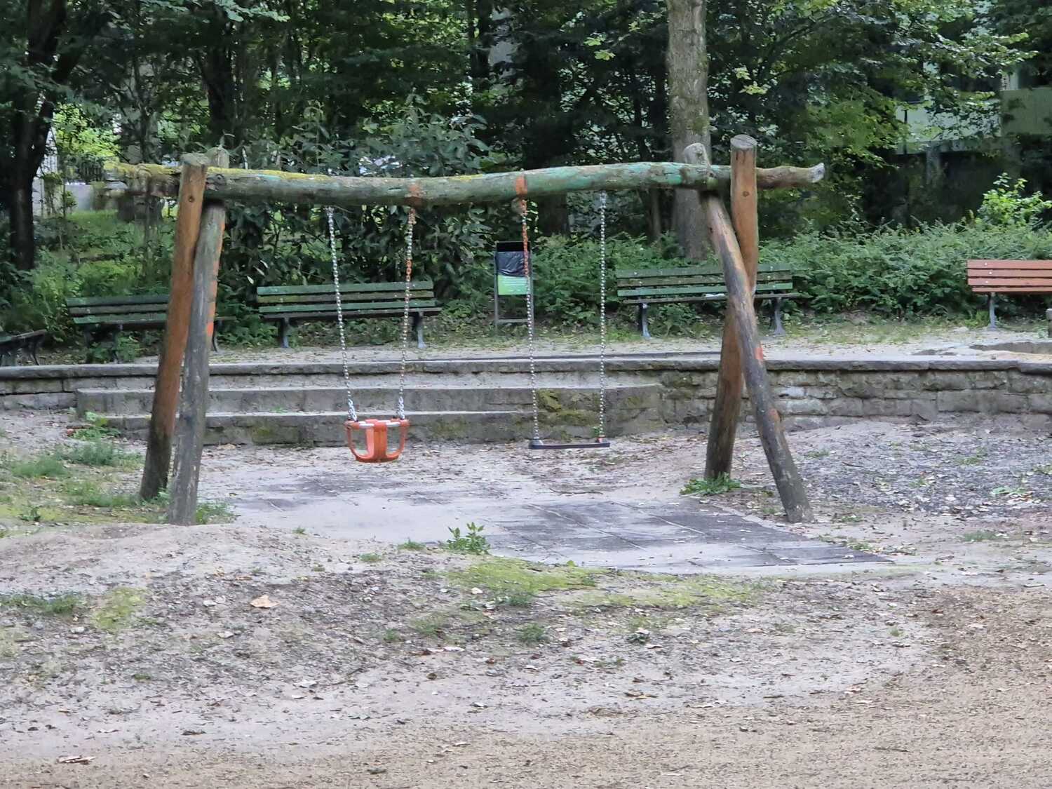 Bereits erledigt: erneuerte Schaukel Seehofpark